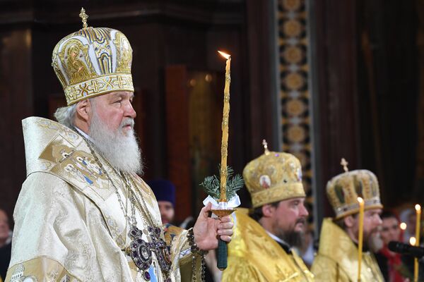 Патриарх Московский и всея Руси Кирилл во время Рождественского богослужения в храме Христа Спасителя в Москве Патриарх Московский и всея Руси Кирилл во время Рождественского богослужения в храме Христа Спасителя в Москве