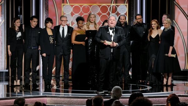 Золотой глобус в номинации Лучший драматический сериал завоевал Рассказ служанки, обойдя популярную Игру престолов. Золотой глобус в номинации Лучший драматический сериал завоевал Рассказ служанки, обойдя популярную Игру престолов.