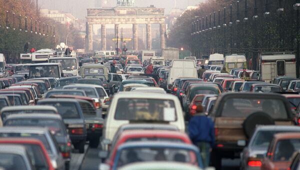 Пробка после падения Берлинской стены в 1989 году Пробка после падения Берлинской стены в 1989 году