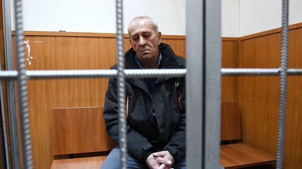 Водитель рейсового автобуса Виктор Тихонов, въехавший в переход станции метро Славянский бульвар. Архивное фото Водитель рейсового автобуса Виктор Тихонов, въехавший в переход станции метро Славянский бульвар. Архивное фото