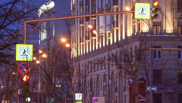 Cветофор со светящимися опорами в Москве Cветофор со светящимися опорами в Москве