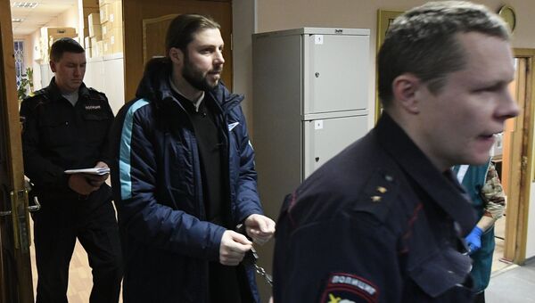 Священник Глеб Грозовский, обвиняемый в педофилии, перед оглашением приговора в Приозерском городском суде Ленинградской области. 17 января 2018 Священник Глеб Грозовский, обвиняемый в педофилии, перед оглашением приговора в Приозерском городском суде Ленинградской области. 17 января 2018