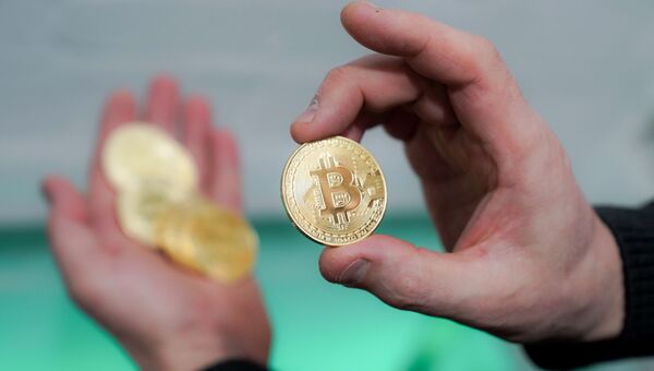 Криптовалюта биткоин. Архивное фото Криптовалюта биткоин. Архивное фото