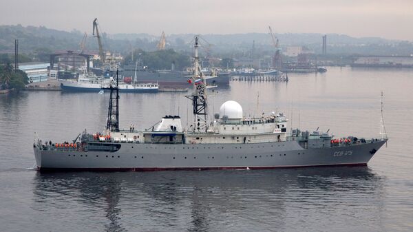 Российский военный корабль Виктор Леонов входит в бухту в Гаване, Куба Российский военный корабль Виктор Леонов входит в бухту в Гаване, Куба