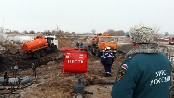 В Саратовской области ведутся работы по устранению последствий порыва магистрального нефтепровода. 19 января 2018 В Саратовской области ведутся работы по устранению последствий порыва магистрального нефтепровода. 19 января 2018