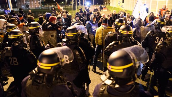 Участники акции протеста работников тюрем во Франции Участники акции протеста работников тюрем во Франции