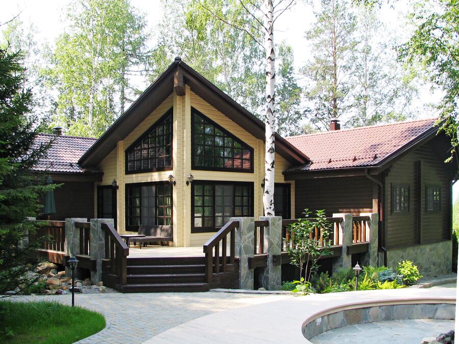 Построенный из LVL-бруса двухэтажный коттедж Построенный из LVL-бруса двухэтажный коттедж