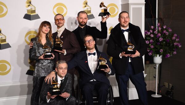 Группа Portugal. The Man с наградой Грэмми в номинации Лучшее поп-исполнение дуэтом/группой Группа Portugal. The Man с наградой Грэмми в номинации Лучшее поп-исполнение дуэтом/группой