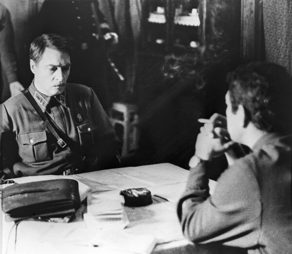 Кадр из фильма режиссера Игоря Ароновича Гостева (1925-1994) Фронт без флангов Кадр из фильма режиссера Игоря Ароновича Гостева (1925-1994) Фронт без флангов