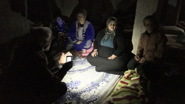 Жители города Джендерес в кантоне Африн живут в подвалах домов, укрываясь от бомбардировок турецких ВС Жители города Джендерес в кантоне Африн живут в подвалах домов, укрываясь от бомбардировок турецких ВС