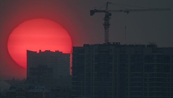 Зимний закат в Москве. Архивное фото Зимний закат в Москве. Архивное фото