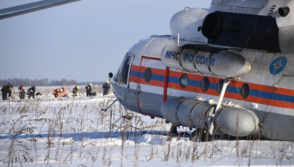 Вертолет МЧС России в Раменском районе Московской области, где самолет Ан-148 Саратовских авиалиний рейса 703 Москва-Орск потерпел крушение 11 февраля 2018 года Вертолет МЧС России в Раменском районе Московской области, где самолет Ан-148 Саратовских авиалиний рейса 703 Москва-Орск потерпел крушение 11 февраля 2018 года