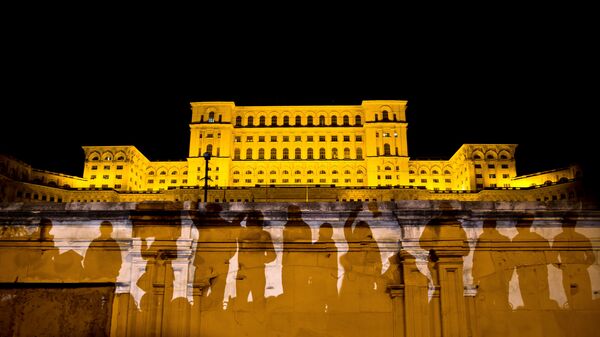Здание румынского парламента в Бухаресте. Архивное фото Здание румынского парламента в Бухаресте. Архивное фото