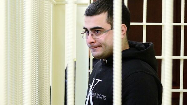 Анар Аллахверанов, обвиняемый в убийстве чемпиона мира и Европы по пауэрлифтингу Андрея Драчева, на заседании Хабаровского краевого суда. Архивное фото Анар Аллахверанов, обвиняемый в убийстве чемпиона мира и Европы по пауэрлифтингу Андрея Драчева, на заседании Хабаровского краевого суда. Архивное фото