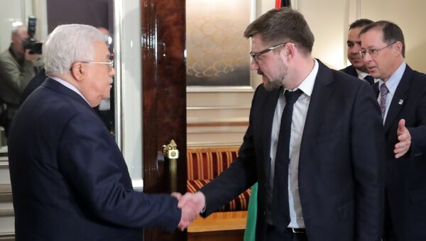 Президент Палестины Махмуд Аббас и первый заместитель главного редактора МИА Россия сегодня Сергей Кочетков на церемонии подписания соглашения о сотрудничестве МИА Россия сегодня c палестинским информагентством WAFA. 13 февраля 2018 Президент Палестины Махмуд Аббас и первый заместитель главного редактора МИА Россия сегодня Сергей Кочетков на церемонии подписания соглашения о сотрудничестве МИА Россия сегодня c палестинским информагентством WAFA. 13 февраля 2018