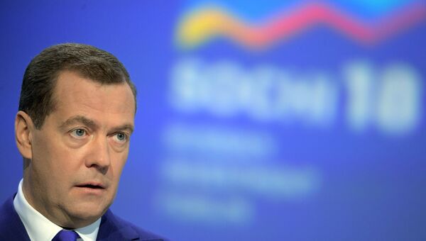 Председатель правительства РФ Дмитрий Медведев выступает на пленарном заседании Инвестиции в регионы – инвестиции в будущее Российского инвестиционного форума Сочи-2018. 15 февраля 2018 Председатель правительства РФ Дмитрий Медведев выступает на пленарном заседании Инвестиции в регионы – инвестиции в будущее Российского инвестиционного форума Сочи-2018. 15 февраля 2018