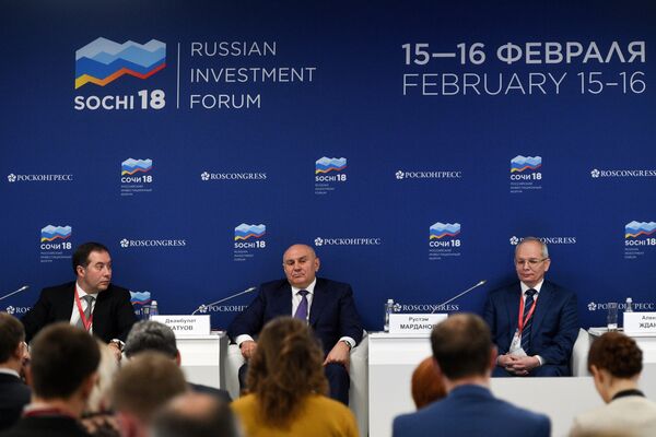 Председатель правления АО МСП Банк Дмитрий Голованов, первый заместитель министра сельского хозяйства России Джамбулат Хатуов и премьер-министр правительства Республики Башкортостан Рустам Марданов (слева направо) во время сессии МСП в агропромышленном секторе. Как повысить доходность на Российском инвестиционном форуме (РИФ-2018) в Сочи Председатель правления АО МСП Банк Дмитрий Голованов, первый заместитель министра сельского хозяйства России Джамбулат Хатуов и премьер-министр правительства Республики Башкортостан Рустам Марданов (слева направо) во время сессии МСП в агропромышленном секторе. Как повысить доходность на Российском инвестиционном форуме (РИФ-2018) в Сочи