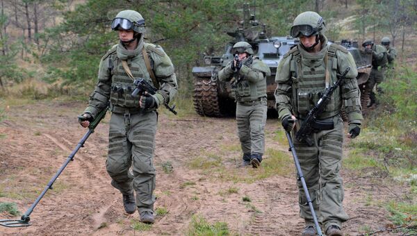 Военнослужащие штурмового инженерно-саперного подразделения вооруженных сил РФ. Архивное фото. Военнослужащие штурмового инженерно-саперного подразделения вооруженных сил РФ. Архивное фото.