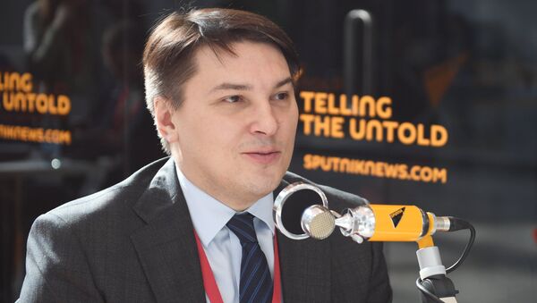 Заместитель министра финансов РФ Илья Трунин во время интервью на Российском инвестиционном форуме в Сочи Заместитель министра финансов РФ Илья Трунин во время интервью на Российском инвестиционном форуме в Сочи