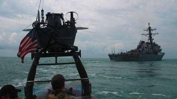 Эсминец ВМС США USS Carney во время учений в Черном море Эсминец ВМС США USS Carney во время учений в Черном море