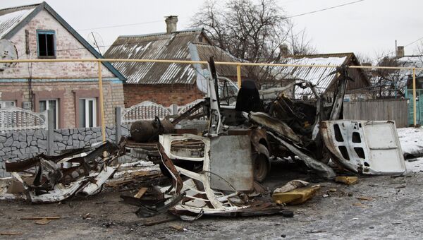 Автомобиль Газель, разрушенный в результате обстрела, в городе Докучаевск Донецкой области. Архивное фото Автомобиль Газель, разрушенный в результате обстрела, в городе Докучаевск Донецкой области. Архивное фото
