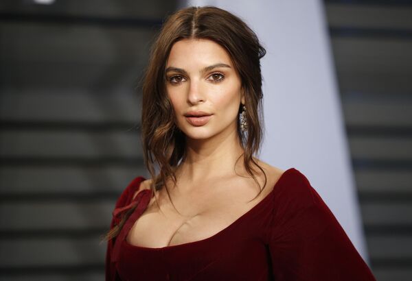 Американская модель Эмили Ратайковски на Vanity Fair Oscar Party. 4 марта 2018 года Американская модель Эмили Ратайковски на Vanity Fair Oscar Party. 4 марта 2018 года
