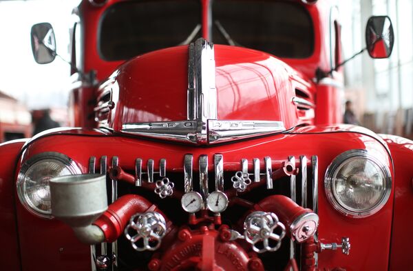 Пожарная машина FORD 798T - часть специальной экспозиции, посвященной 100-летию пожарной охраны СССР на 27-й выставке старинных автомобилей и антиквариата Олдтаймер-Галерея в московском КВЦ Сокольники Пожарная машина FORD 798T - часть специальной экспозиции, посвященной 100-летию пожарной охраны СССР на 27-й выставке старинных автомобилей и антиквариата Олдтаймер-Галерея в московском КВЦ Сокольники