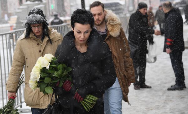 Директор Театра на Таганке, актриса Ирина Апексимова у входа в здание Московского Художественного театра (МХТ) имени А.П.Чехова в Камергерском переулке, где пройдет церемония прощания с актером Олегом Табаковым Директор Театра на Таганке, актриса Ирина Апексимова у входа в здание Московского Художественного театра (МХТ) имени А.П.Чехова в Камергерском переулке, где пройдет церемония прощания с актером Олегом Табаковым