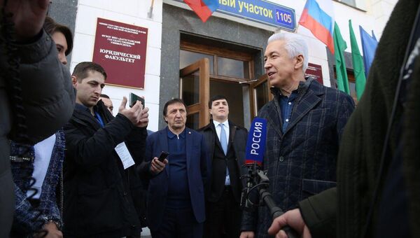 Врио главы Дагестана Владимир Васильев проголосовал на избирательном участке в Дагестанском государственном университет. 18 марта 2018 Врио главы Дагестана Владимир Васильев проголосовал на избирательном участке в Дагестанском государственном университет. 18 марта 2018