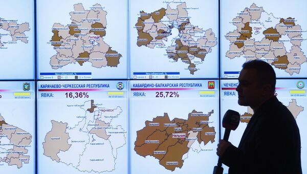 Экраны со статистикой явки избирателей на выборах президента РФ по регионам в информационном центре Центральной избирательной комиссии РФ. 18 марта 2018 Экраны со статистикой явки избирателей на выборах президента РФ по регионам в информационном центре Центральной избирательной комиссии РФ. 18 марта 2018