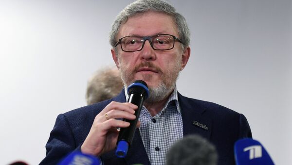 Григорий Явлинский в своем предвыборном штабе Григорий Явлинский в своем предвыборном штабе