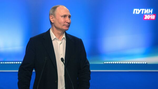 Президент РФ Владимир Путин во время посещения своего предвыборного штаба. 18 марта 2018 Президент РФ Владимир Путин во время посещения своего предвыборного штаба. 18 марта 2018