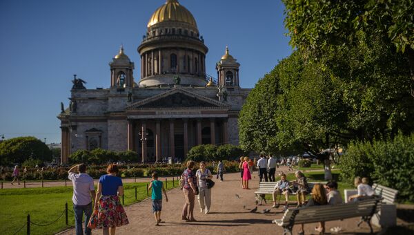 Исаакиевский собор в Санкт-Петербурге. Архивное фото Исаакиевский собор в Санкт-Петербурге. Архивное фото