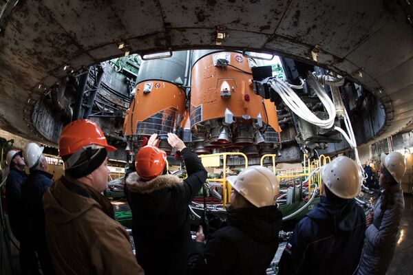 Ракета-носитель с транспортным пилотируемым кораблем Союз МС-08 во время установки на стартовый комплекс космодрома Байконур Ракета-носитель с транспортным пилотируемым кораблем Союз МС-08 во время установки на стартовый комплекс космодрома Байконур