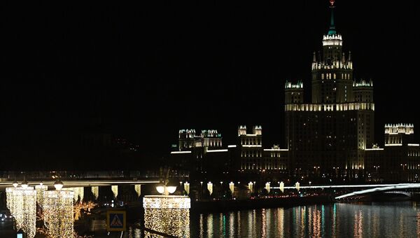 Дом на Котельнической набережной во время отключения подсветки в рамках экологической акции Час Земли. 24 марта 2018 Дом на Котельнической набережной во время отключения подсветки в рамках экологической акции Час Земли. 24 марта 2018