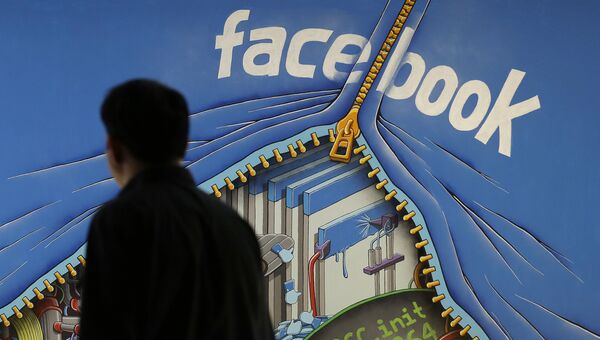 Граффити на офисе компании Facebook в Калифорнии. Архивное фото Граффити на офисе компании Facebook в Калифорнии. Архивное фото