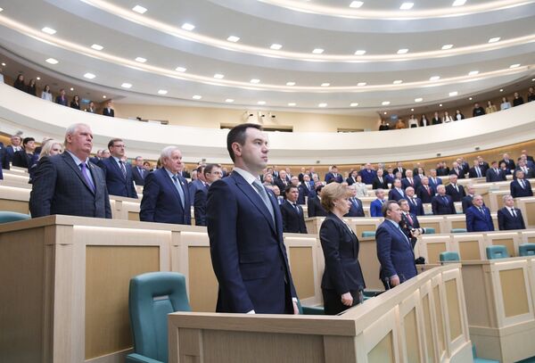 Минута молчания в память о жертвах пожара в ТЦ Зимняя вишня в Кемерово перед началом заседания Совета Федерации РФ Минута молчания в память о жертвах пожара в ТЦ Зимняя вишня в Кемерово перед началом заседания Совета Федерации РФ