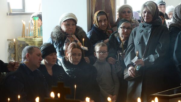 Горожане на панихиде в память о жертвах пожара в торгово-развлекательном центре «Зимняя вишня» в храме Святой Троицы в Кемерово Горожане на панихиде в память о жертвах пожара в торгово-развлекательном центре «Зимняя вишня» в храме Святой Троицы в Кемерово