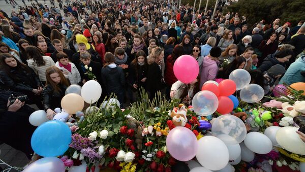 Акция на центральной площади во Владивостоке в память о погибших в ТЦ Зимняя вишня в Кемерово Акция на центральной площади во Владивостоке в память о погибших в ТЦ Зимняя вишня в Кемерово