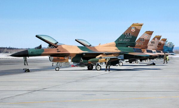 Истребители F-16С 64-й эскадрильи агрессоров (64th Aggressor Squadron) Истребители F-16С 64-й эскадрильи агрессоров (64th Aggressor Squadron)