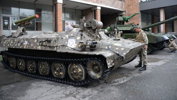 Боевая машина противотанкового ракетного комплекса Штурм-С на международной выставке вооружения и оборонных технологий ArmHiTec-2018 в Ереване Боевая машина противотанкового ракетного комплекса Штурм-С на международной выставке вооружения и оборонных технологий ArmHiTec-2018 в Ереване