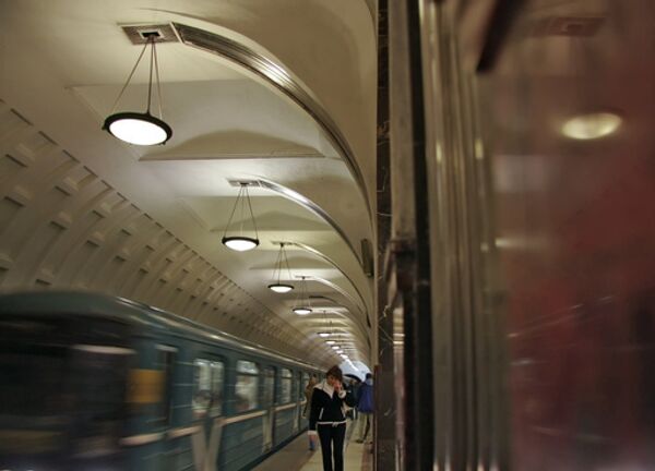 Многие столичные чиновники доехали до работы на метро Многие столичные чиновники доехали до работы на метро