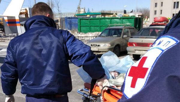 Упавшего с четвертого этажа в Москве ребенка эвакуируют в больницу на вертолете. 30 марта 2018 Упавшего с четвертого этажа в Москве ребенка эвакуируют в больницу на вертолете. 30 марта 2018