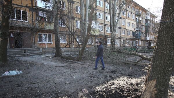 Последствия обстрела Куйбышевского района в Донецке. Архивное фото Последствия обстрела Куйбышевского района в Донецке. Архивное фото