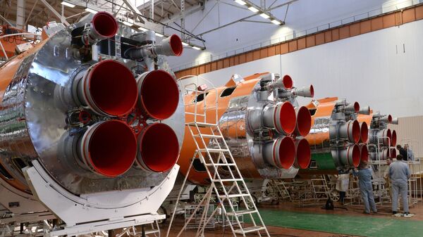 Сборка ракет-носителей в цеху РКЦ Прогресс. Архивное фото Сборка ракет-носителей в цеху РКЦ Прогресс. Архивное фото