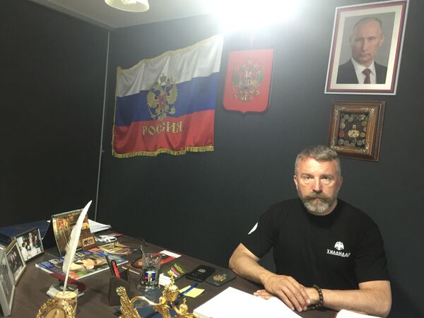 Экс-почетный консул РФ в Черногории Боро Джукич в своем кабинете в городе Будва Экс-почетный консул РФ в Черногории Боро Джукич в своем кабинете в городе Будва
