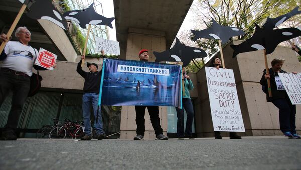 Акция протеста против строительства нефтепровода Trans Mountain компанией Kinder Morgan Canada у Верховного суда Британской Колумбии в Ванкувере. 18 апреля 2018 Акция протеста против строительства нефтепровода Trans Mountain компанией Kinder Morgan Canada у Верховного суда Британской Колумбии в Ванкувере. 18 апреля 2018