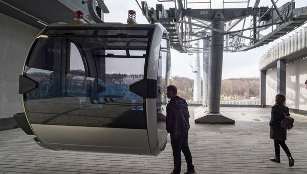 Канатная дорога через Москва-реку в Лужниках. Архивное фото Канатная дорога через Москва-реку в Лужниках. Архивное фото
