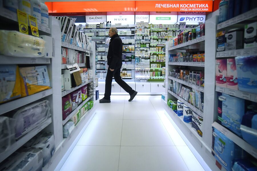 Посетитель в аптеке Посетитель в аптеке