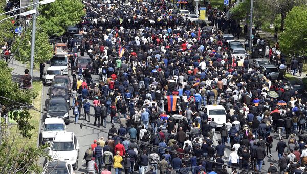 Участники акции протеста в Ереване Участники акции протеста в Ереване